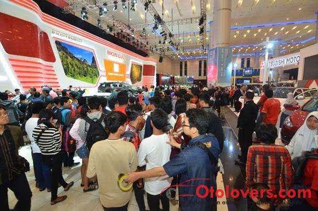 Penutupan Pameran Otomotif Surabaya bertabur hadiah