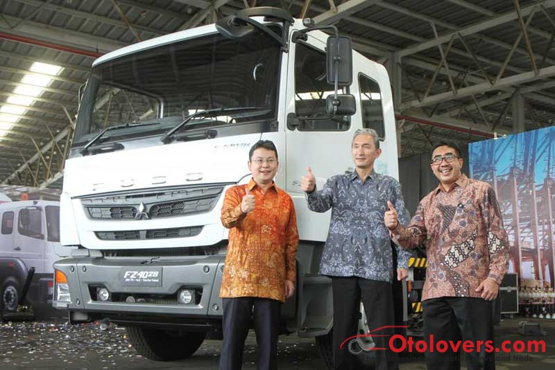 Mitsubishi hadirkan dua varian baru tractor head Fuso