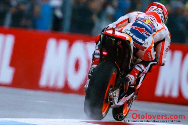 Assen diguyur hujan ringan, pebalap MotoGP berjatuhan di FP4