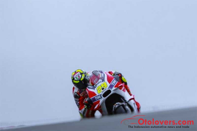 Iannone pimpin FP1 MotoGP Jerman, Lorenzo, Bradl, Redding jatuh